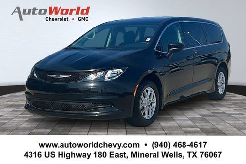 2023 Chrysler Voyager LX