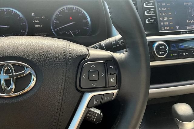 2019 Toyota Highlander SE