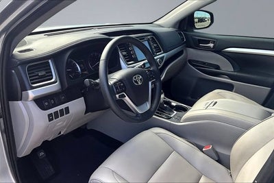 2019 Toyota Highlander SE